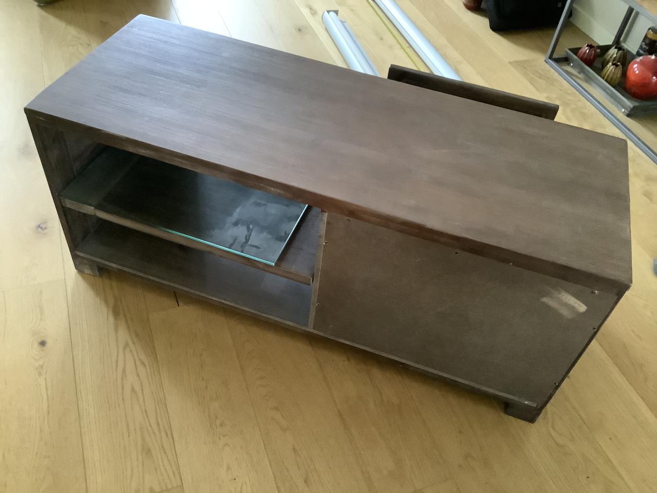 Tv meubel 120cm breed, 54cm diep, 50cm hoog. Met 2 lades en open vak.