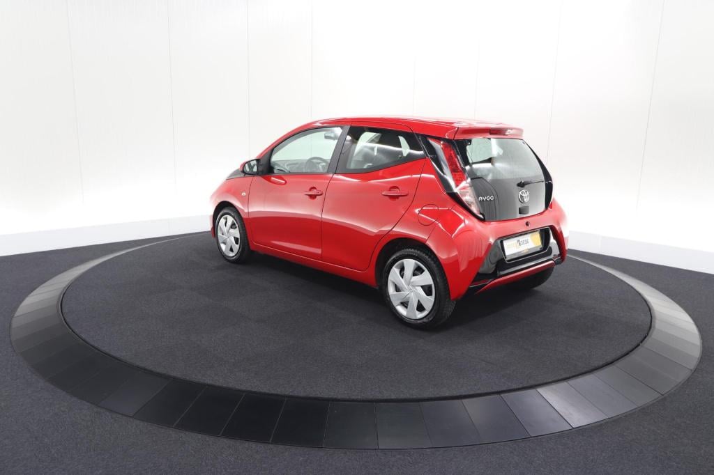 Toyota Aygo 1.0 vvt-i x-play | camera | airconditioning | allseasonbanden