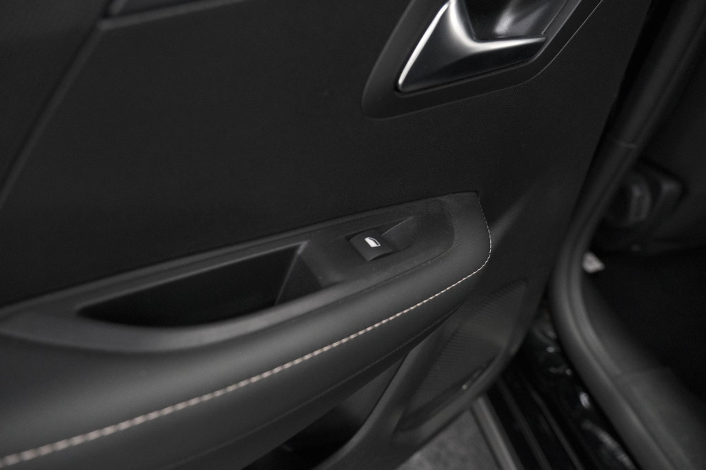 Peugeot 208 puretech 100 allure | 360 camera | dodehoekdetectie | stoelverw