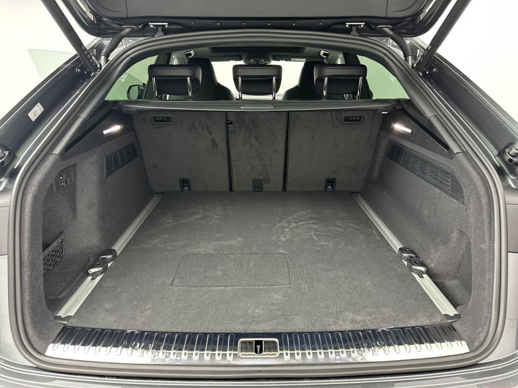 Audi Q8 pro line s 55 tfsi e 290 kw / 394 pk suv 8 versn.