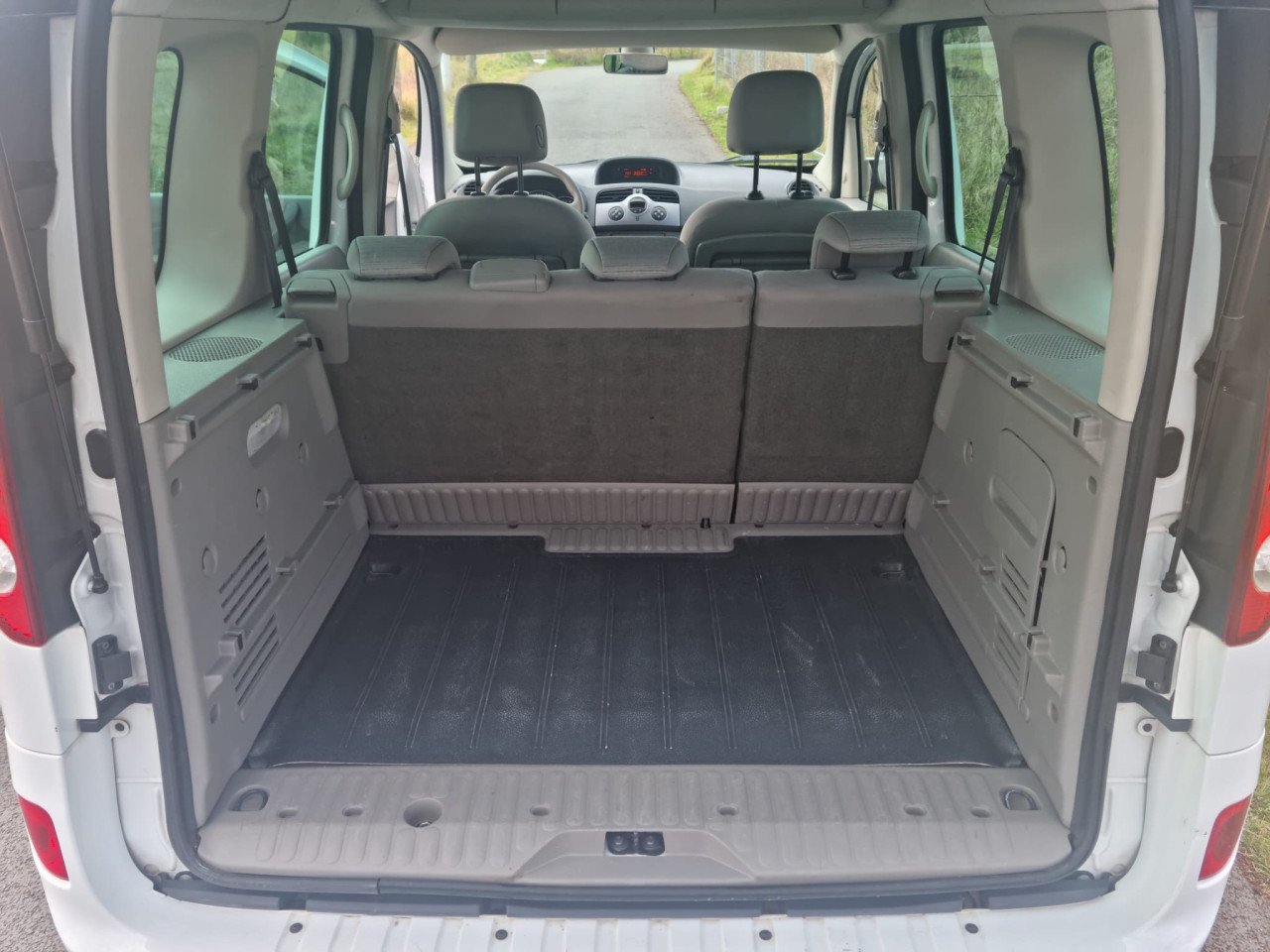 Renault kangoo family1.6i 16v privilege bj 2010 in nieuwstaat
