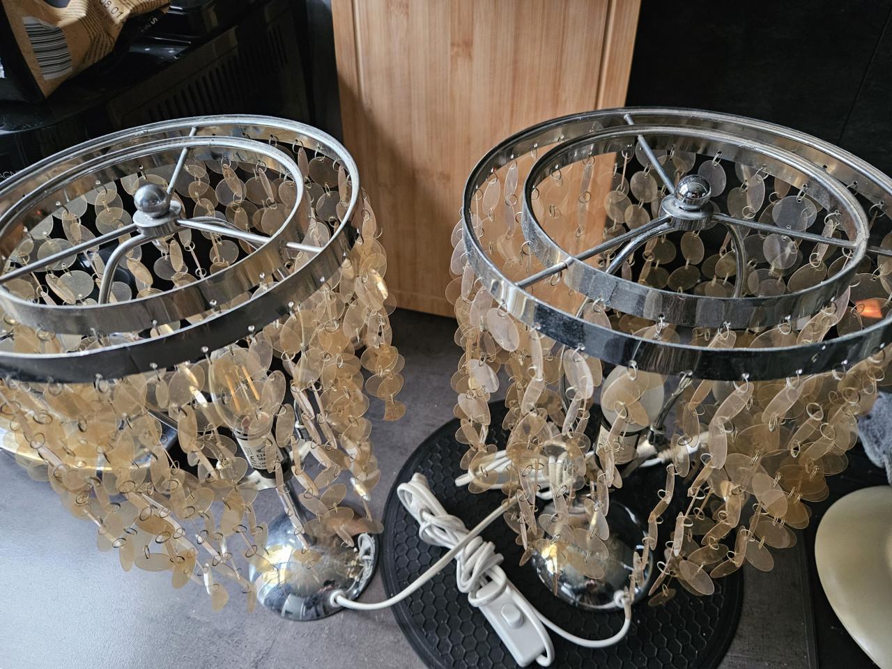 2 prachtige vintage design tafellampen, chroom en bladeren