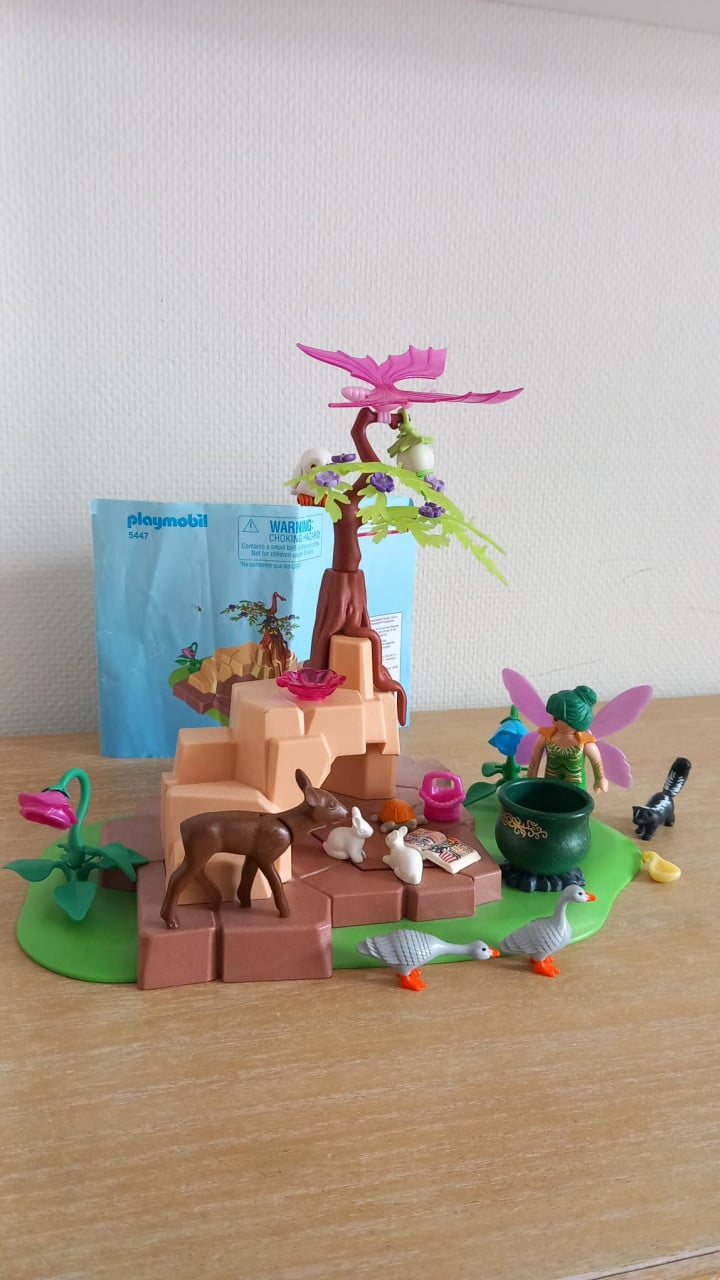 Playmobil fee met hertje, stinkdier, ganzen bij kookpot set5447