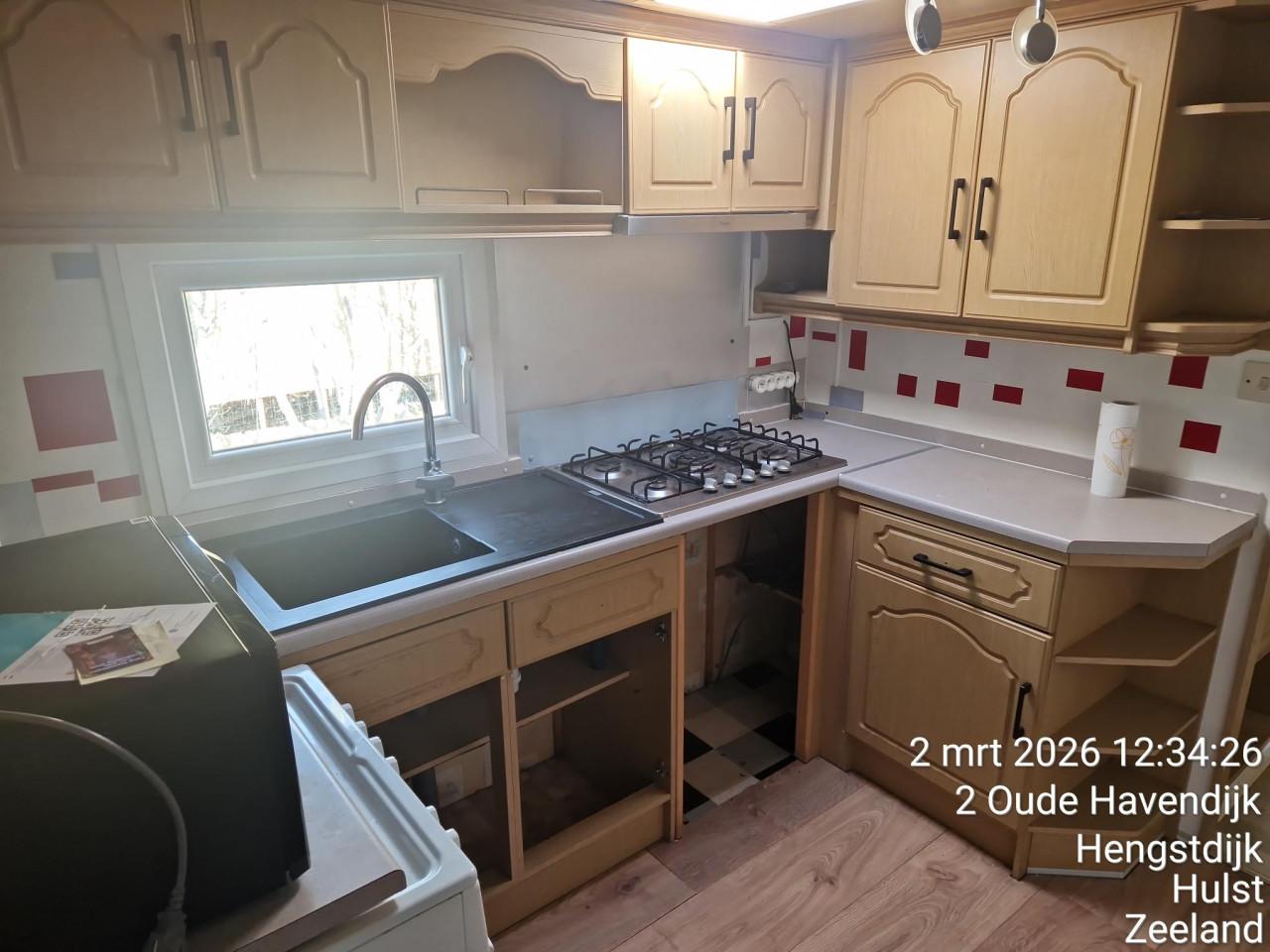 Instapklare stacaravan met staanplaats te koop in Hengstdijk zws vlaanderen