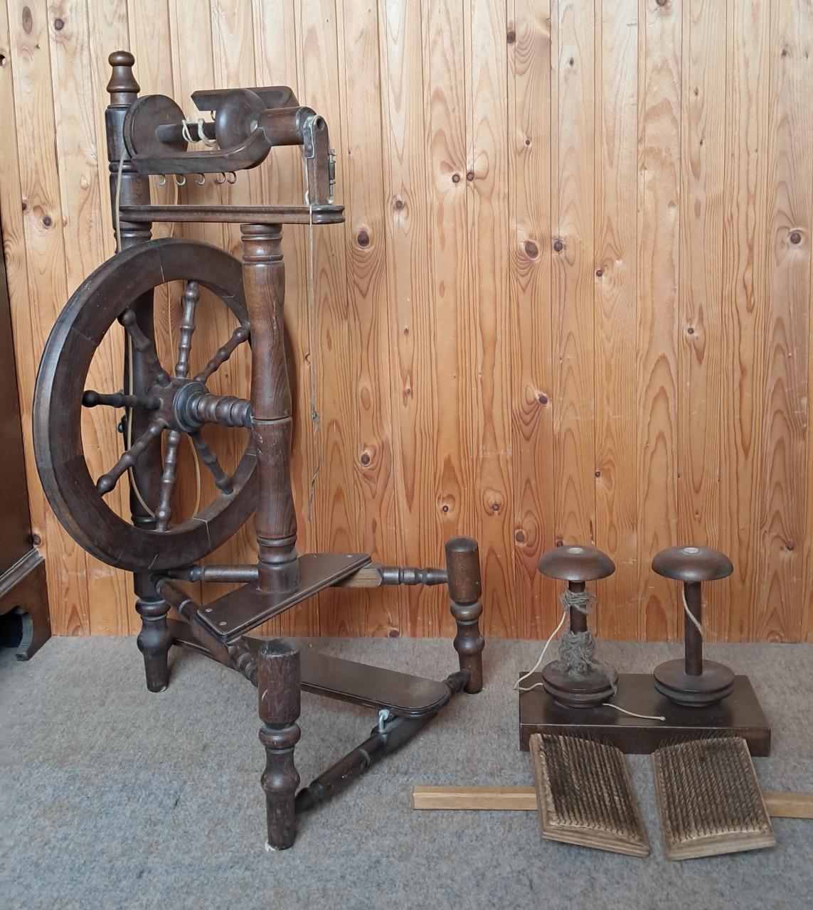Compleet Spinpakket: Authentiek Spinnewiel, 2 Spoelwinders & Handkaarden