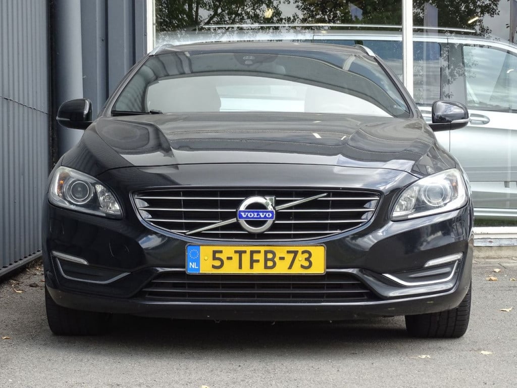 Volvo V60 2.4 d6 awd plug-in hybrid summum | xenon | leder | memory | pdc