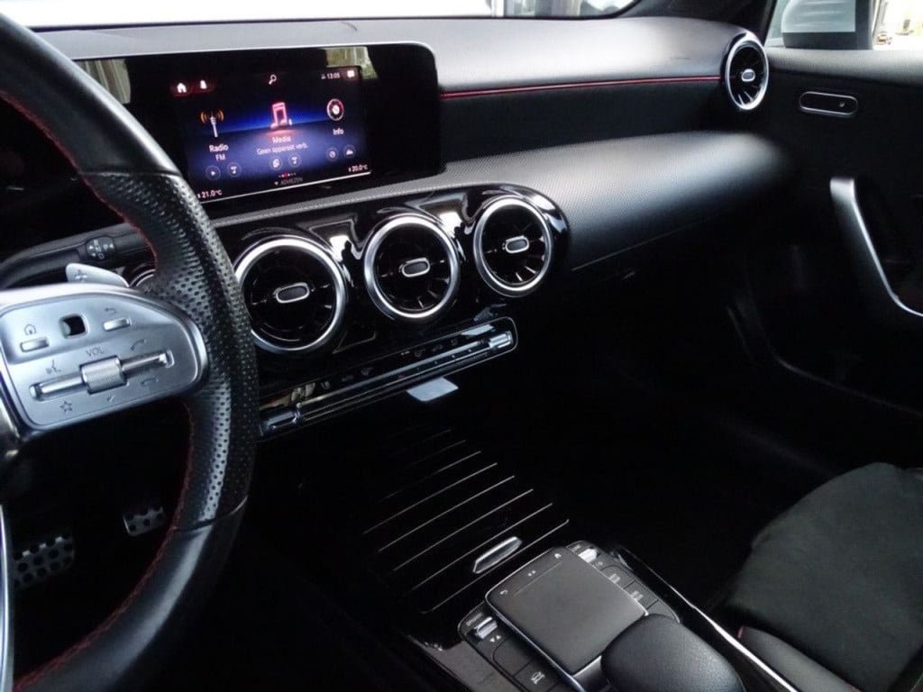 Mercedes-Benz A-Klasse 180 business solution widescreen cockpit
