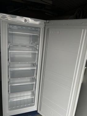 Als nieuwe Vrieskast 144x55 cm. 170 liter energieklasse A+++ vriezer
