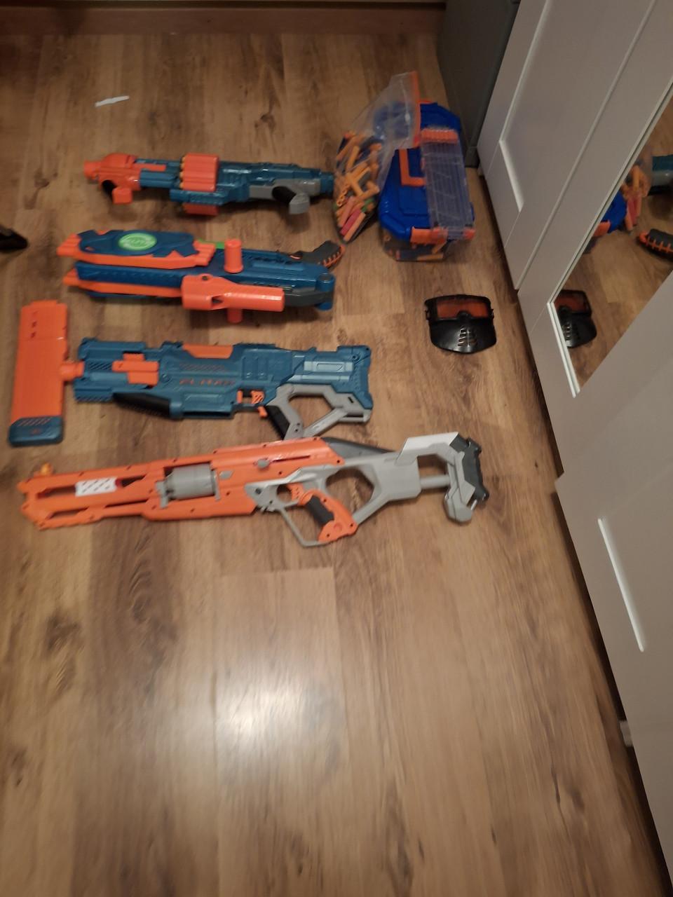 Te koop nerfpistolen met pijtljes enz