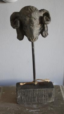 Beeldje steenbok beeld