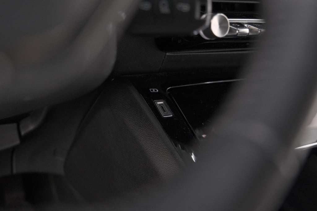 Peugeot 2008 puretech 130 eat8 allure | parkeersensoren | navigatie | apple