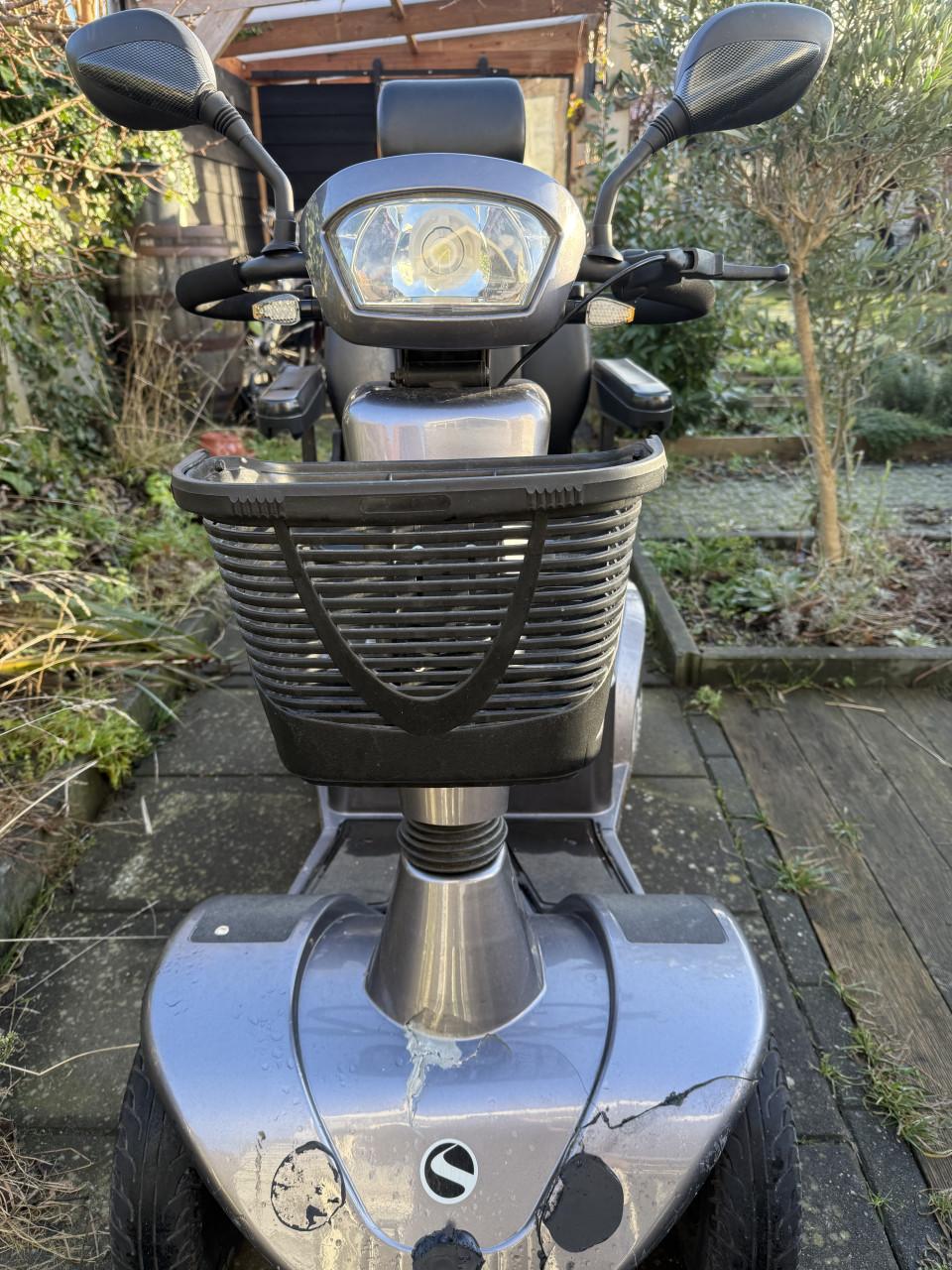 Scootmobiel Sterling S700 handig vervoer ook als je iets hebt gebroken.