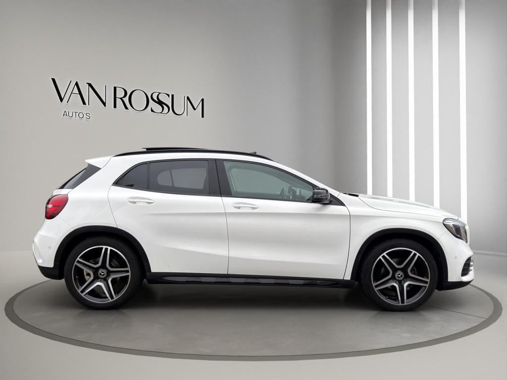 Mercedes-Benz Gla-klasse 180 business solution amg pano camera clima