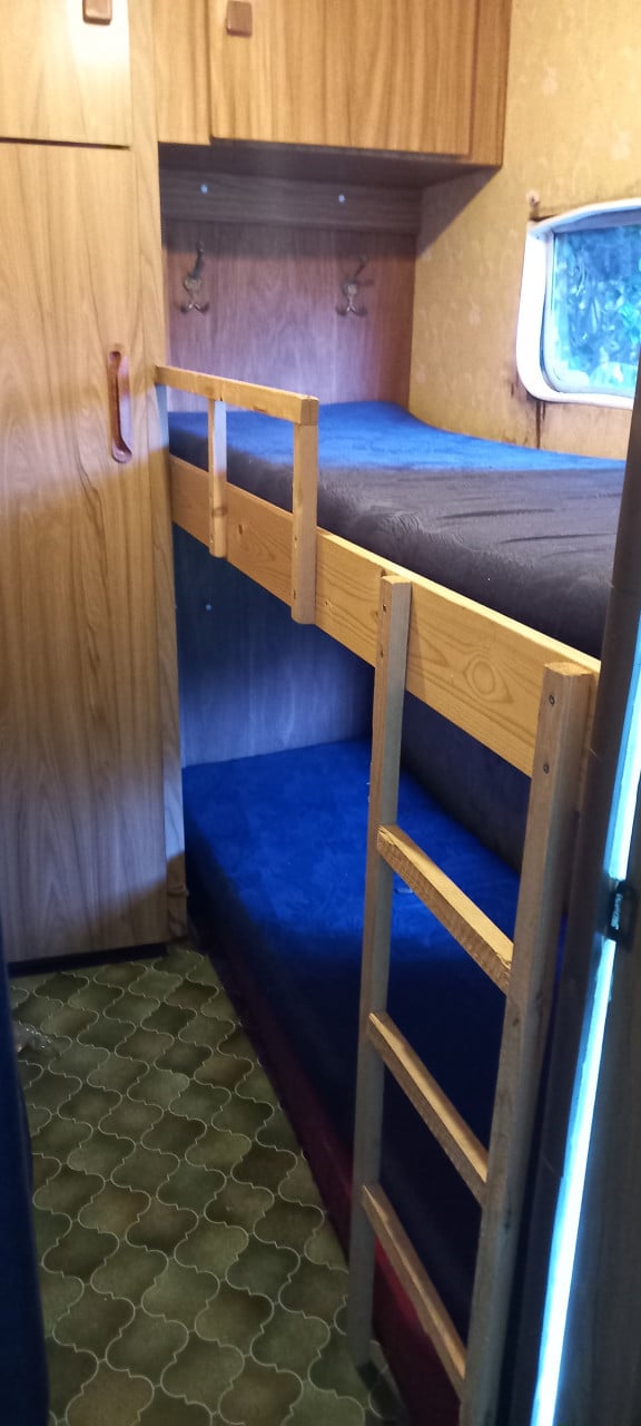 Gratis op te halen: oude stacaravan