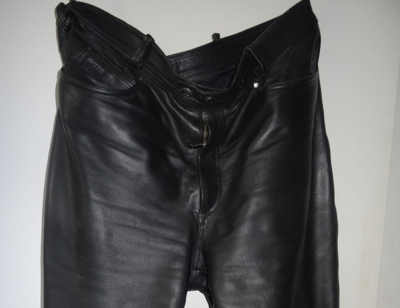 3 leren mannen of vrouwen motor broeken, maat 40.