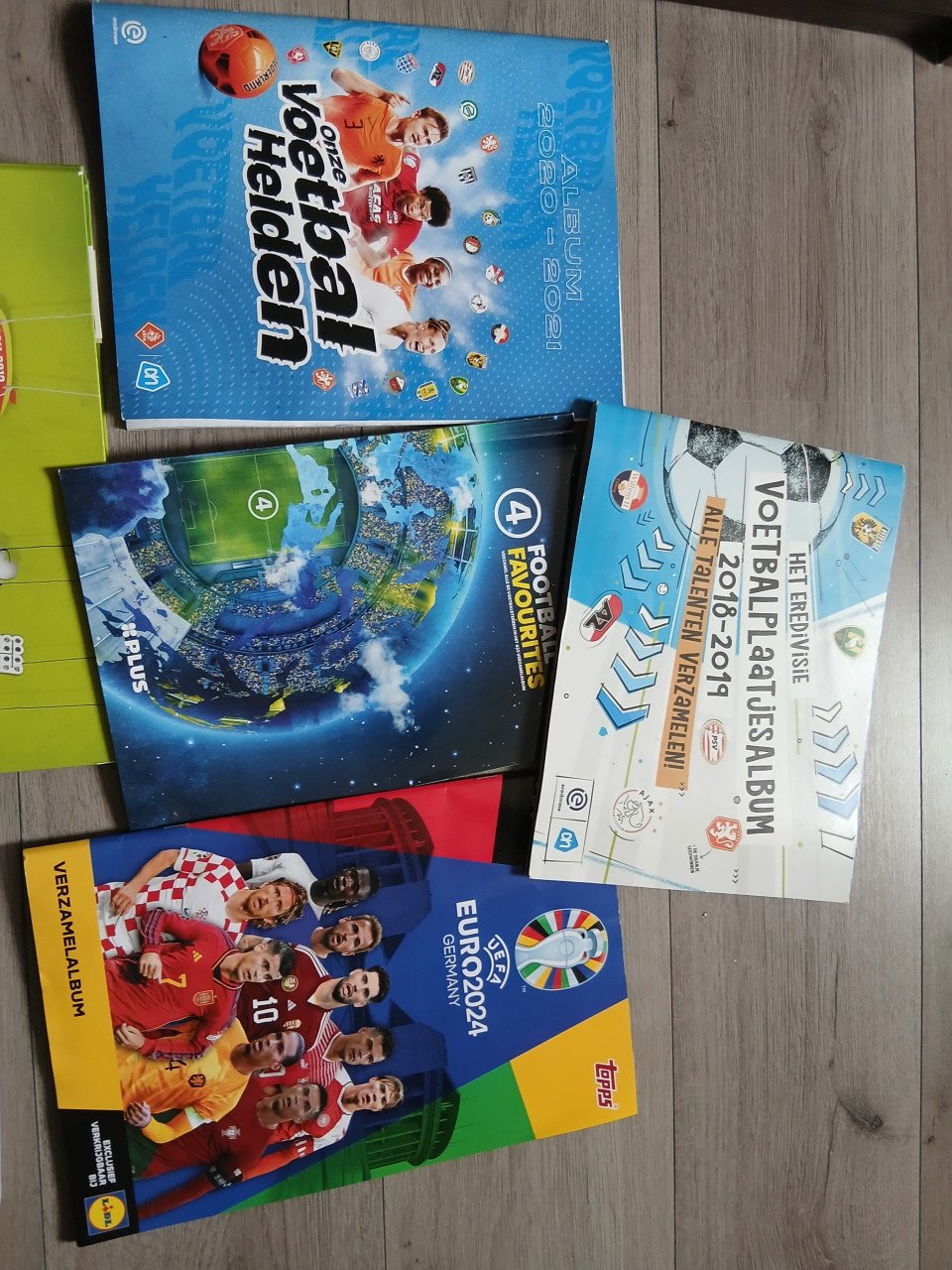 Diverse plaatjes, boekjes voetbalacties AH, Lidl, Plus, Fifa