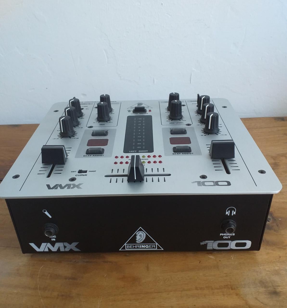 Behringer VMx 100 DJ Mixer