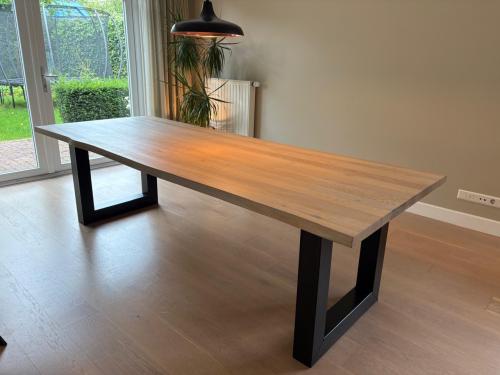 Eiken tafel met stalen onderstel 260x100cm