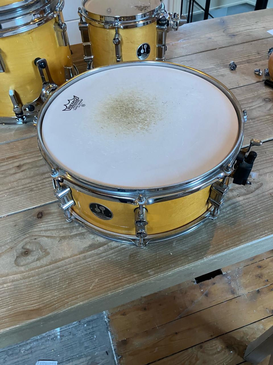 Mooie vintage Ludwig jazz-kit en veel andere drumstel onderdelen