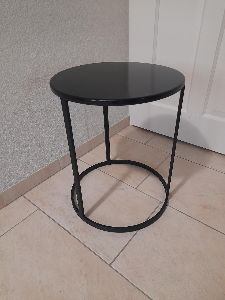 Leuk zwart metalen bijzet tafel 42 Doorsnede 51Hoog (z.g.a.n.)