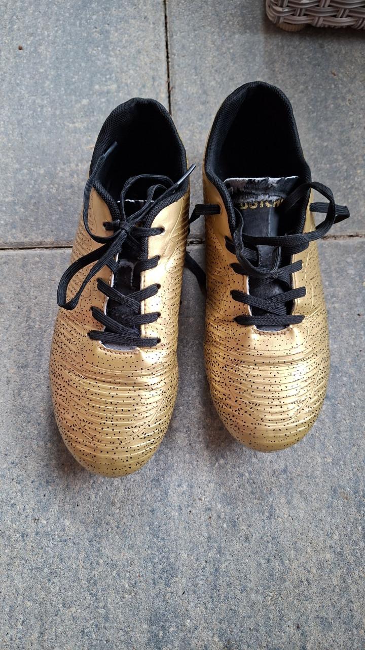 Voetbalschoenen maat 37