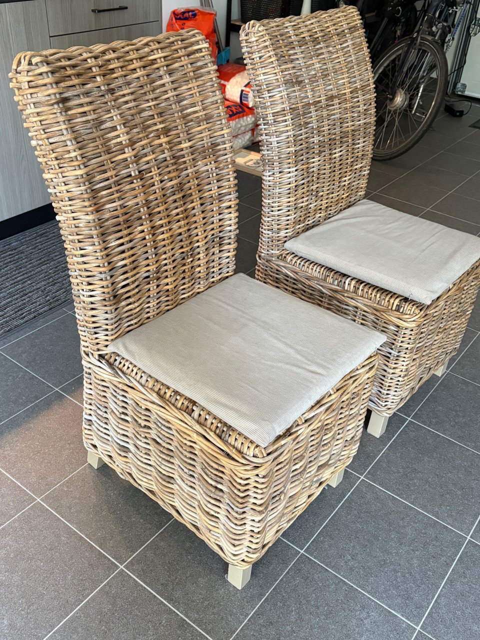 2x eetkamerstoelen IZGST