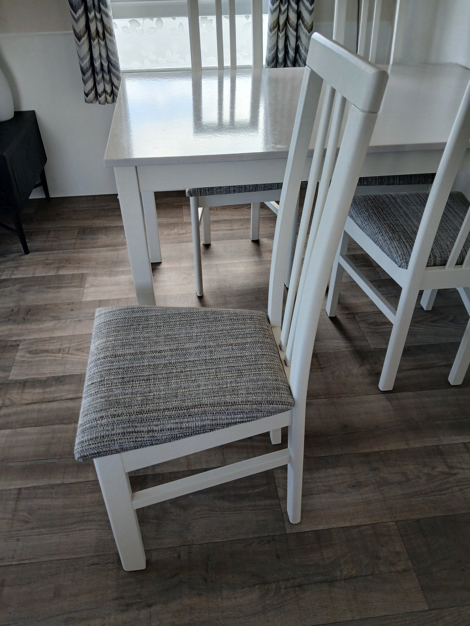 Eetkamer tafel met 4 stoelen