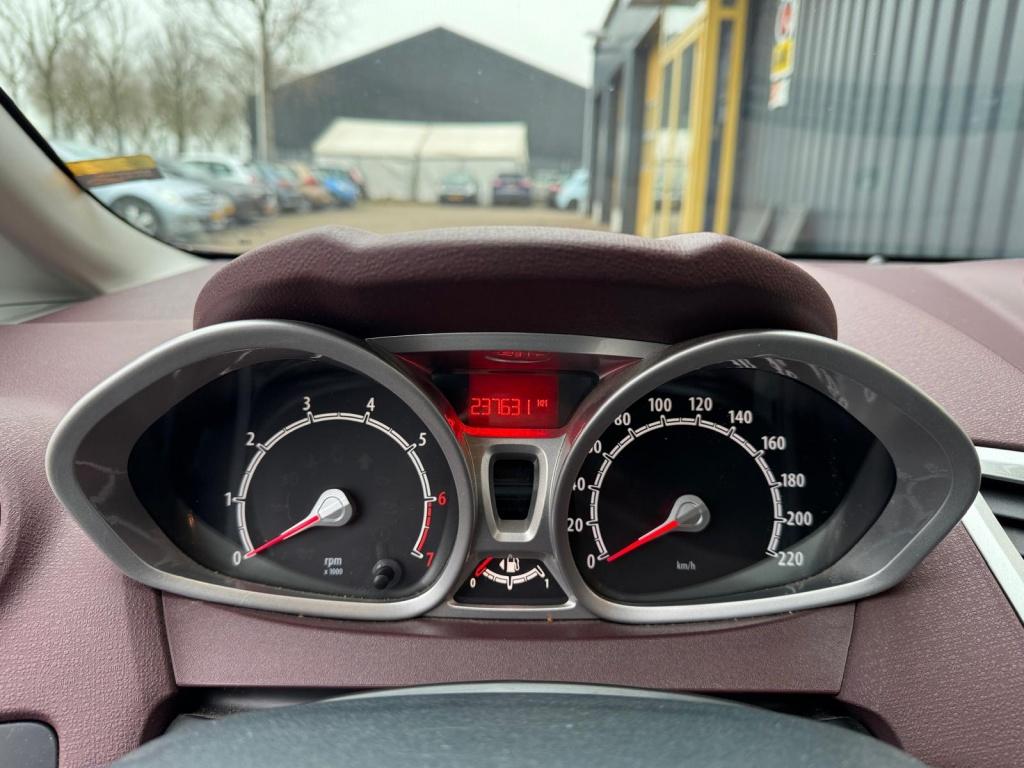 Ford Fiesta 1.6 titanium | apk: 14-01-2027 | inruiler