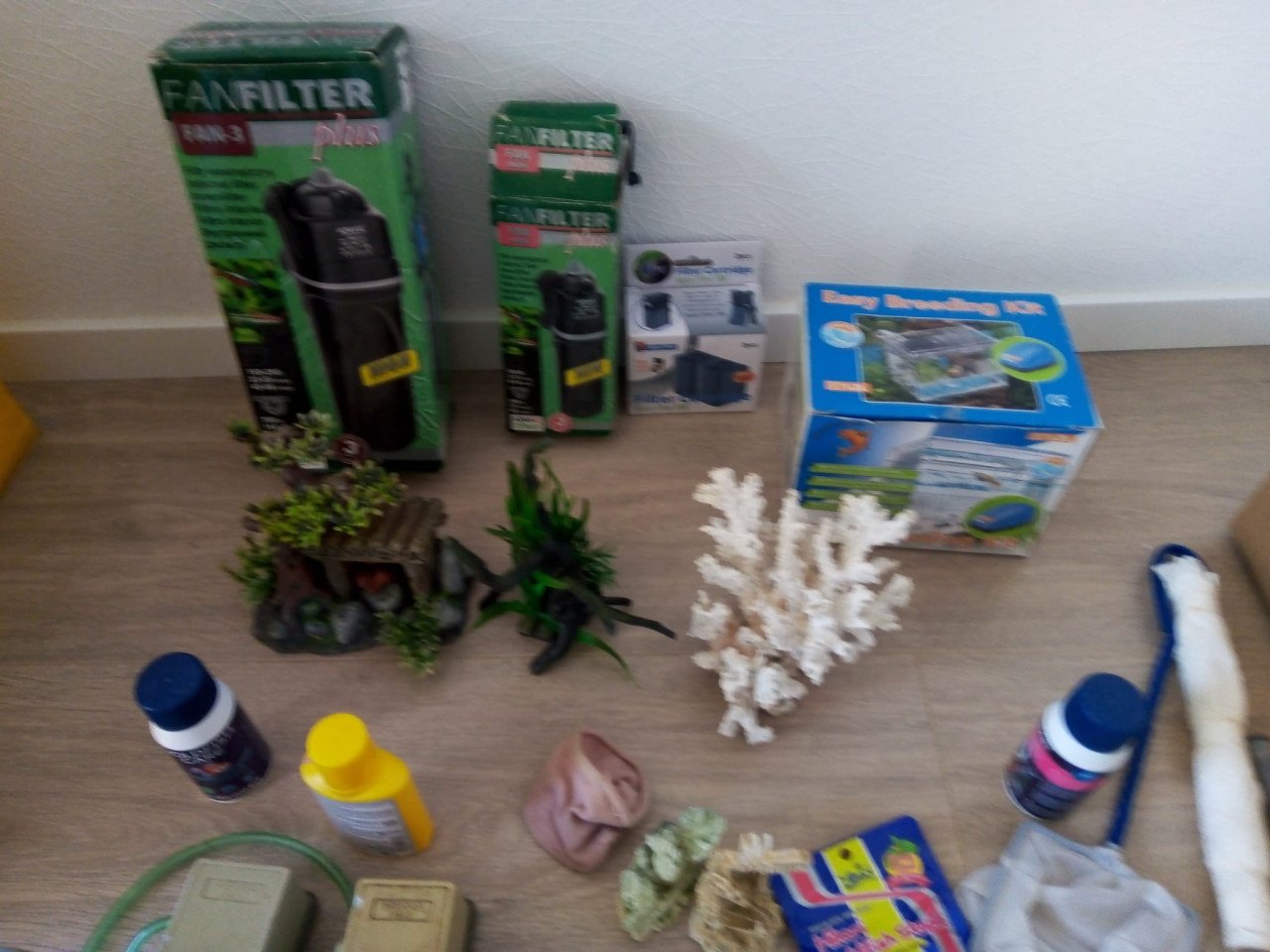 Te koop aquarium+ heel veel benodigheden €25,-