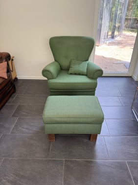 Fauteuil met voetenbankje