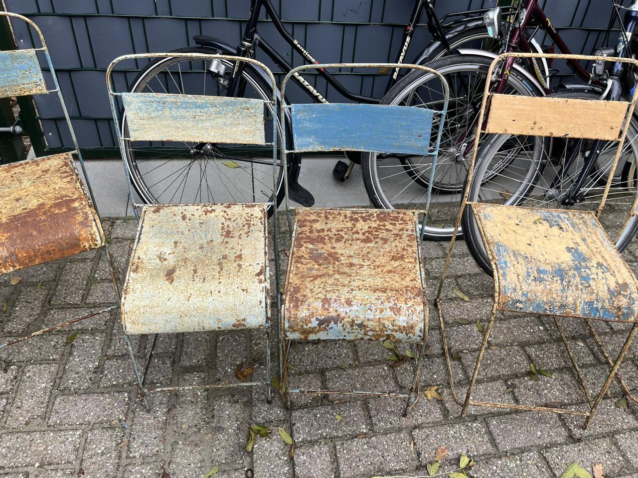 8 Bistrostoeltjes van metaal