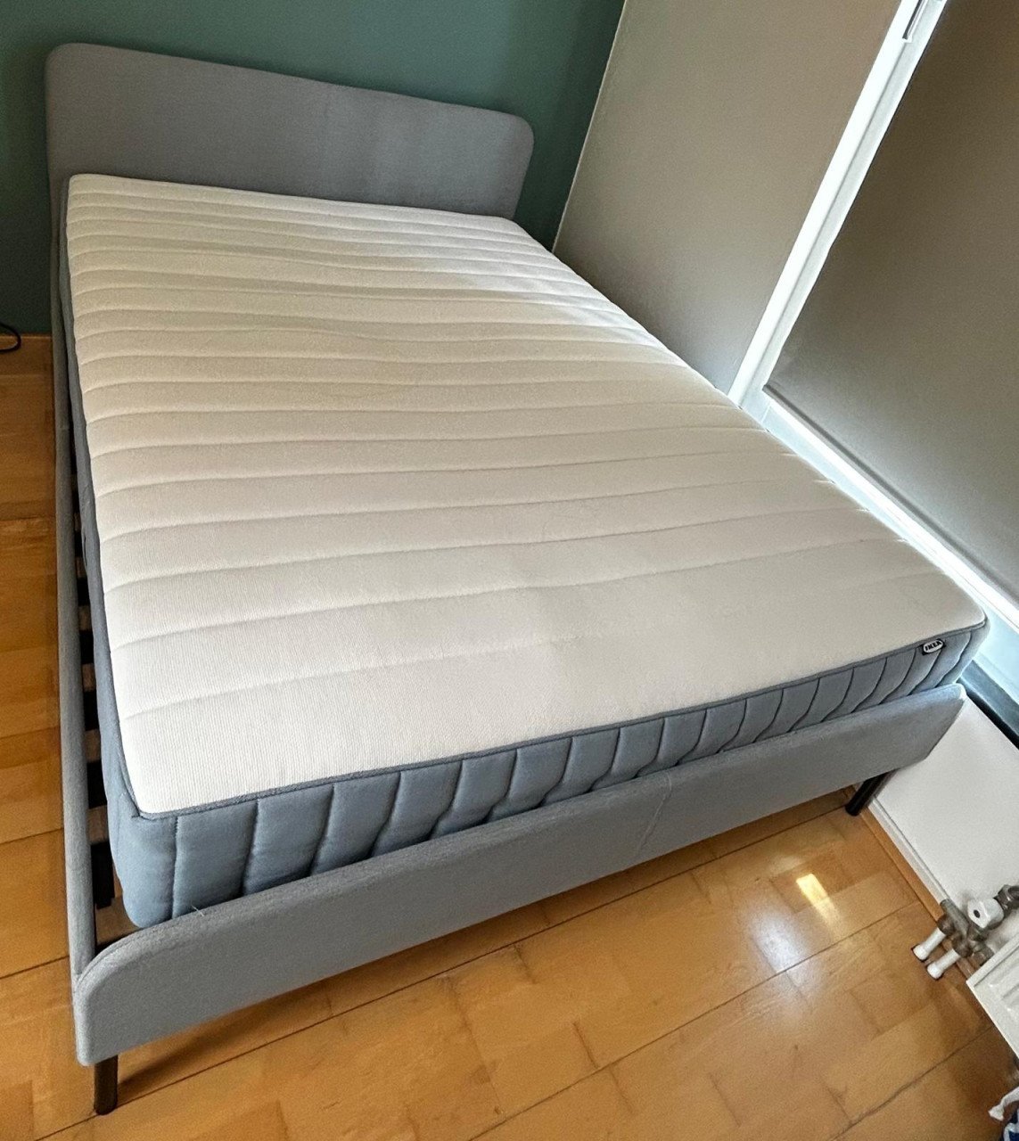 Bed+ matras (1m40 x 2m) te koop