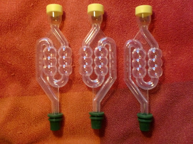 Waterslot met siliconenplug (om bier en wijn te maken)(€2,50)