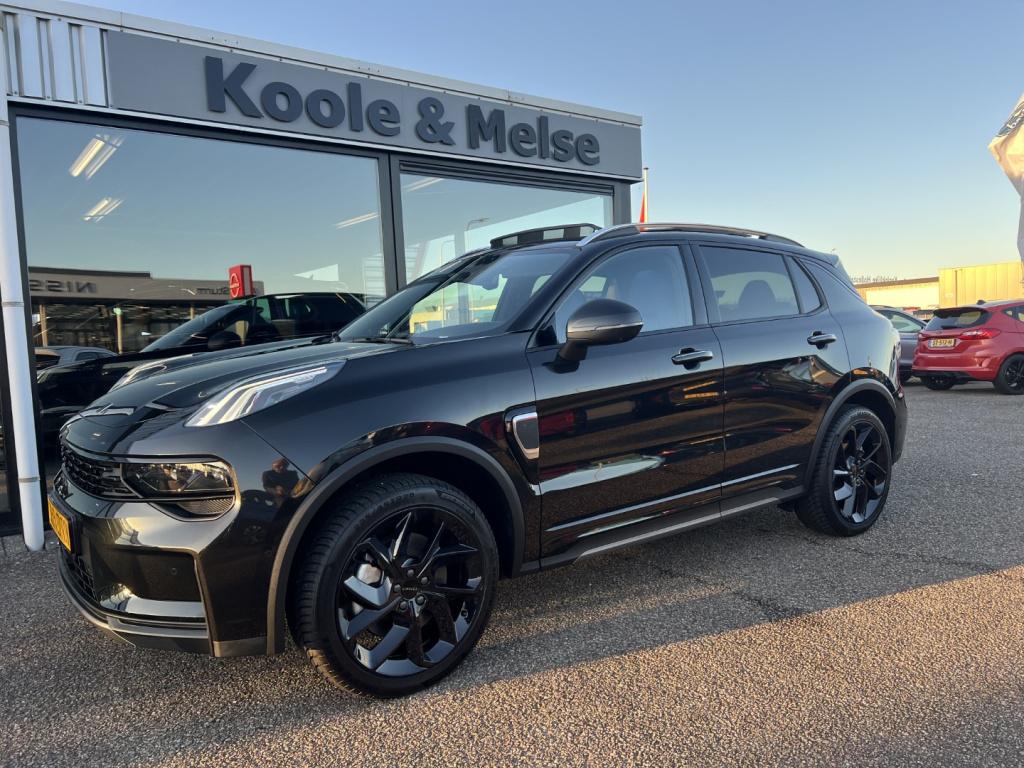 Lynk & Co 01 1.5 261pk phev , black edition ,360gr camera , pano dak , adap