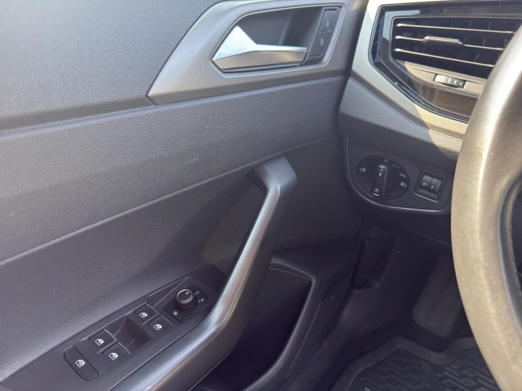 Volkswagen Polo 1.0 mpi comfortline | navi | airco (automatisch) | verwarmd