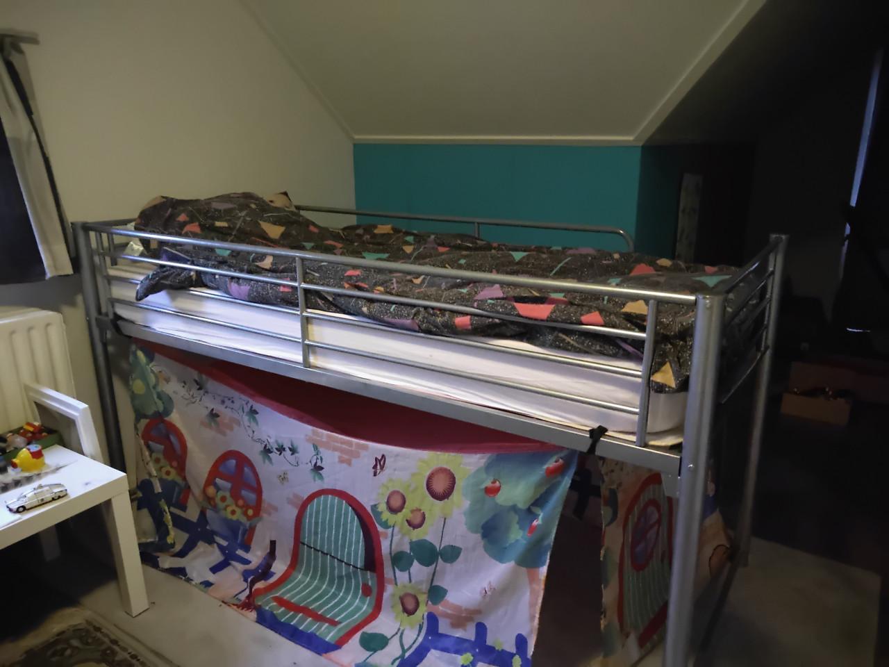 Bed half hoogslaper 200 cm x 90 cm met of zonder matras, met tent of zonder