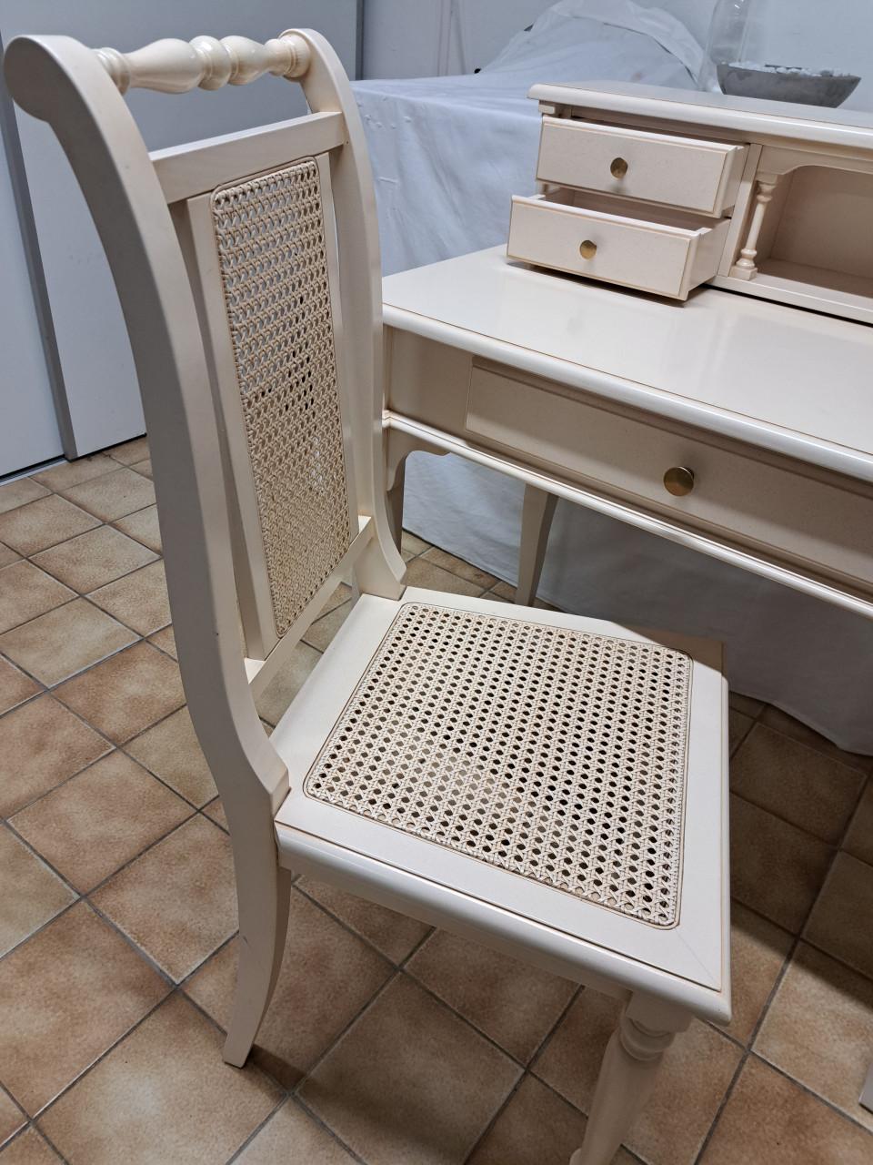 Secretaire en bijbehorende stoel