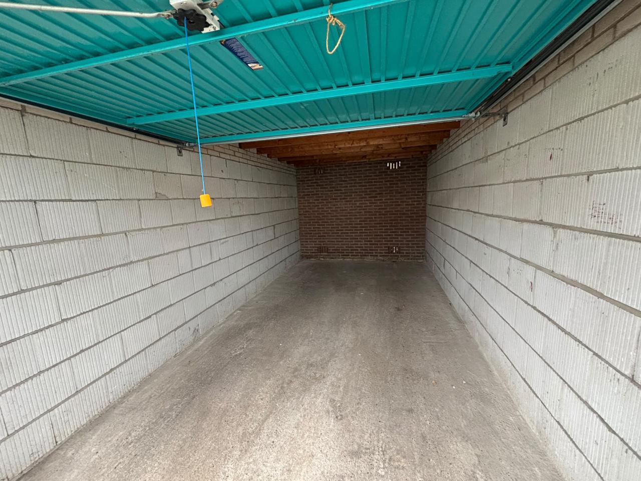 Nette en ruime garagebox te huur in Oost-Souburg