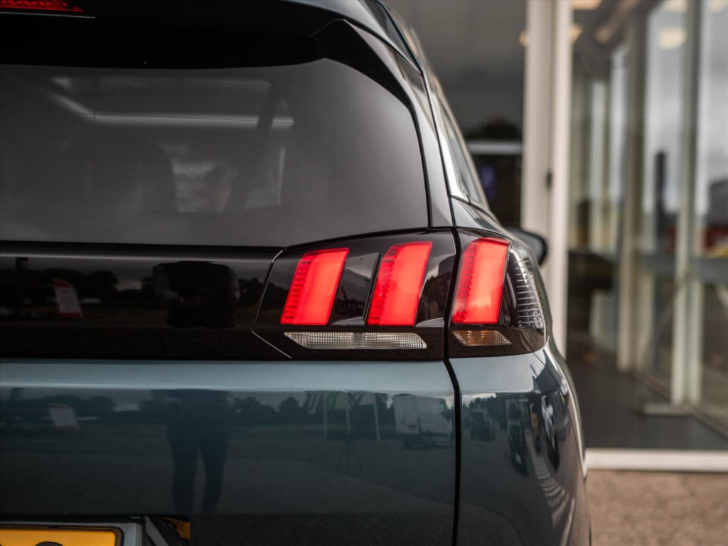 Peugeot 5008 1.2 puretech 130pk blue lease premium automaat | 7-zits |panor