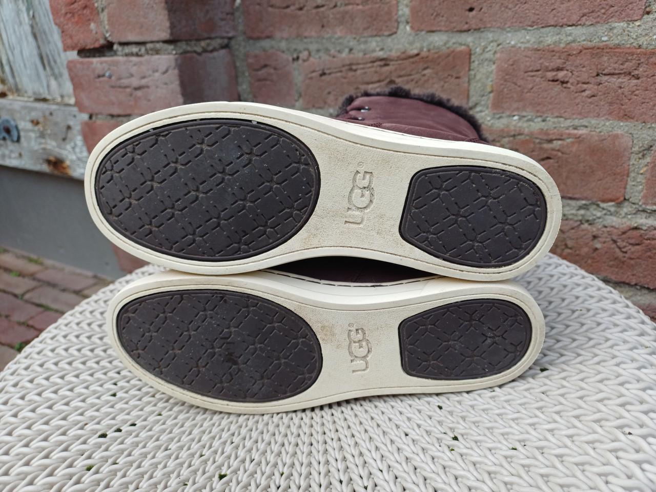 Leuke UGG's: gevoerde halfhoge veter laarsjes (bruin) maat 37