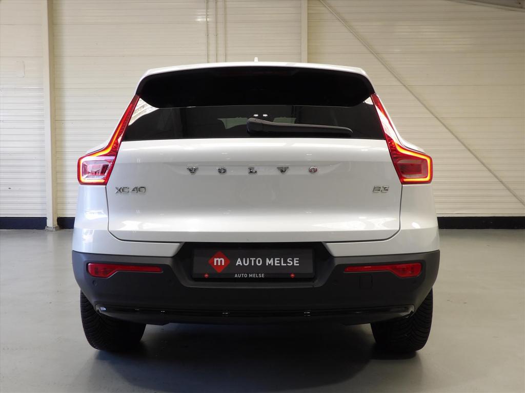 Volvo XC40 b3 163pk mild hybrid aut plus dark