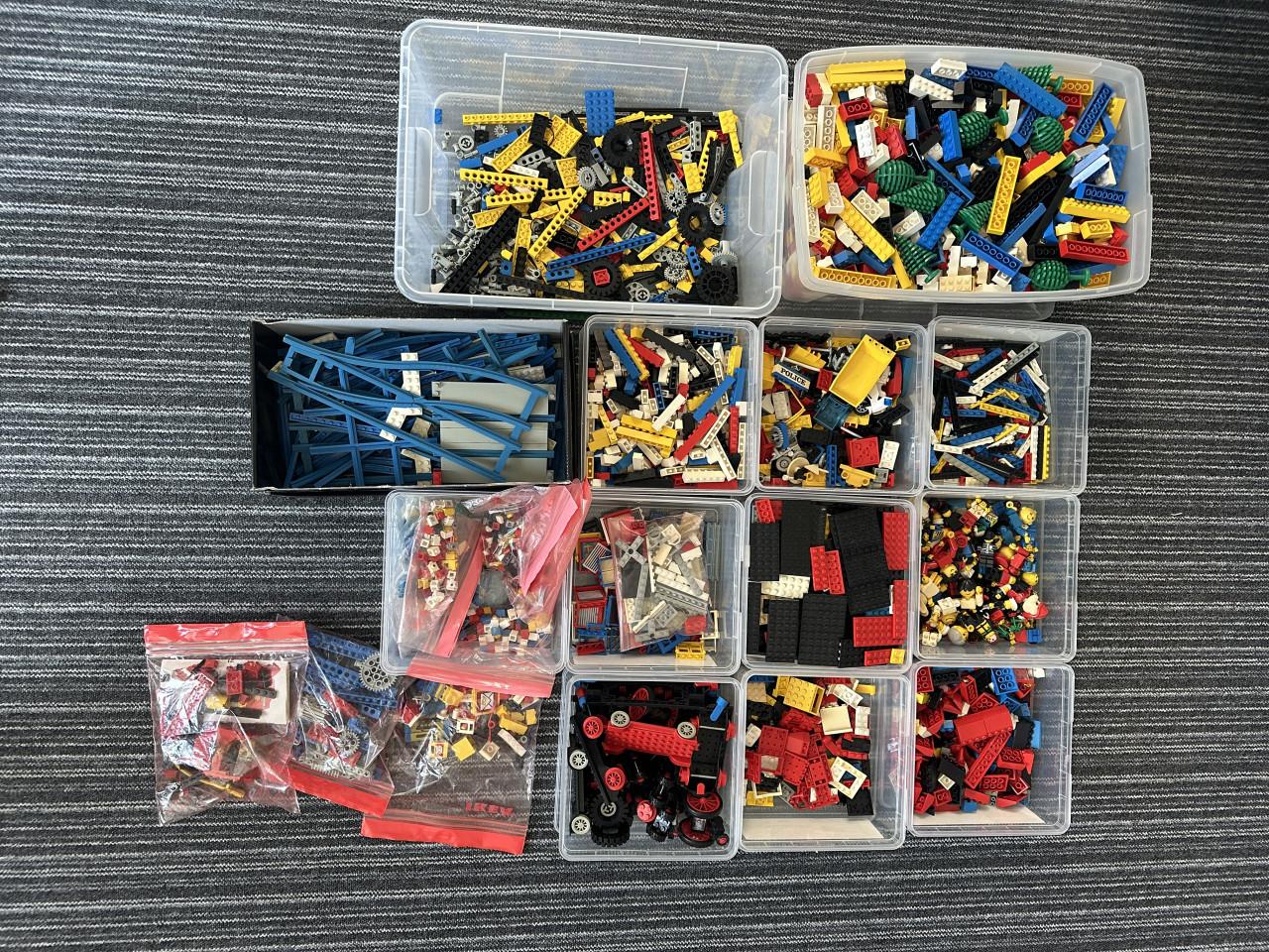 Lego heel veel gesorteerd in bakjes