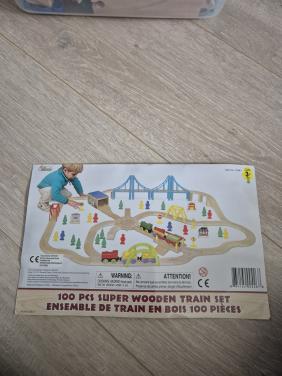 Houten treinbaan in doos