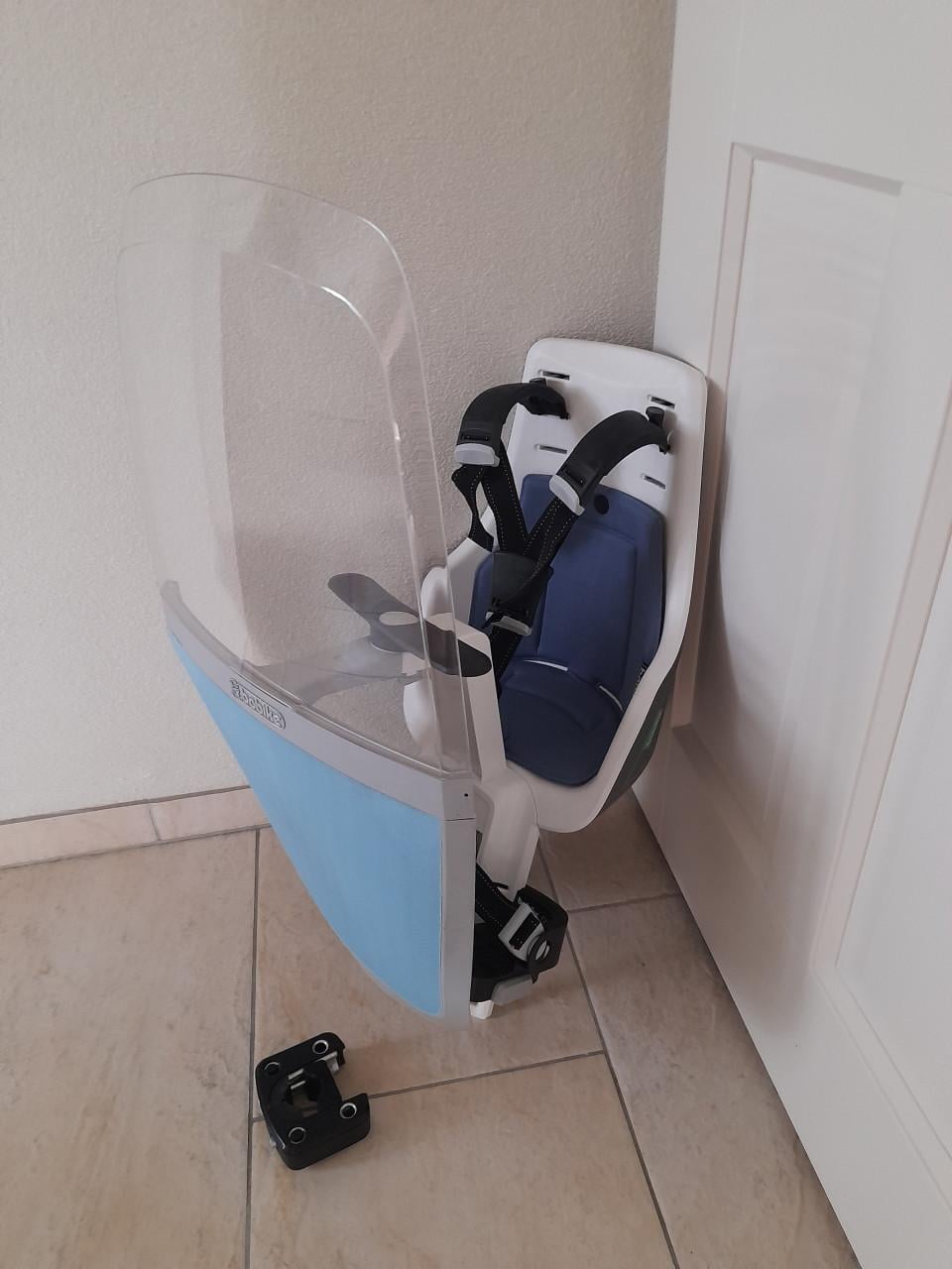 Bobike Fietsstoeltje  (MINI) (met scherm (in goede nette staat )