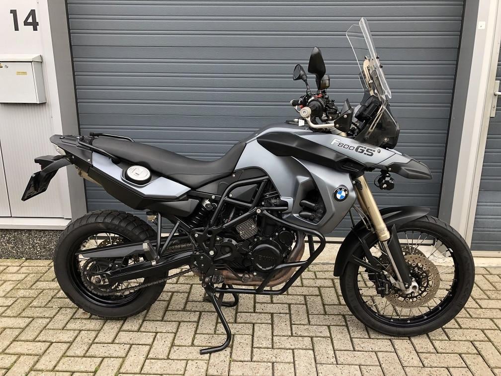 Knappe BMW F800GS uit 2012 met 49 dkm, valbeugel, verstralers etc. €5750,-