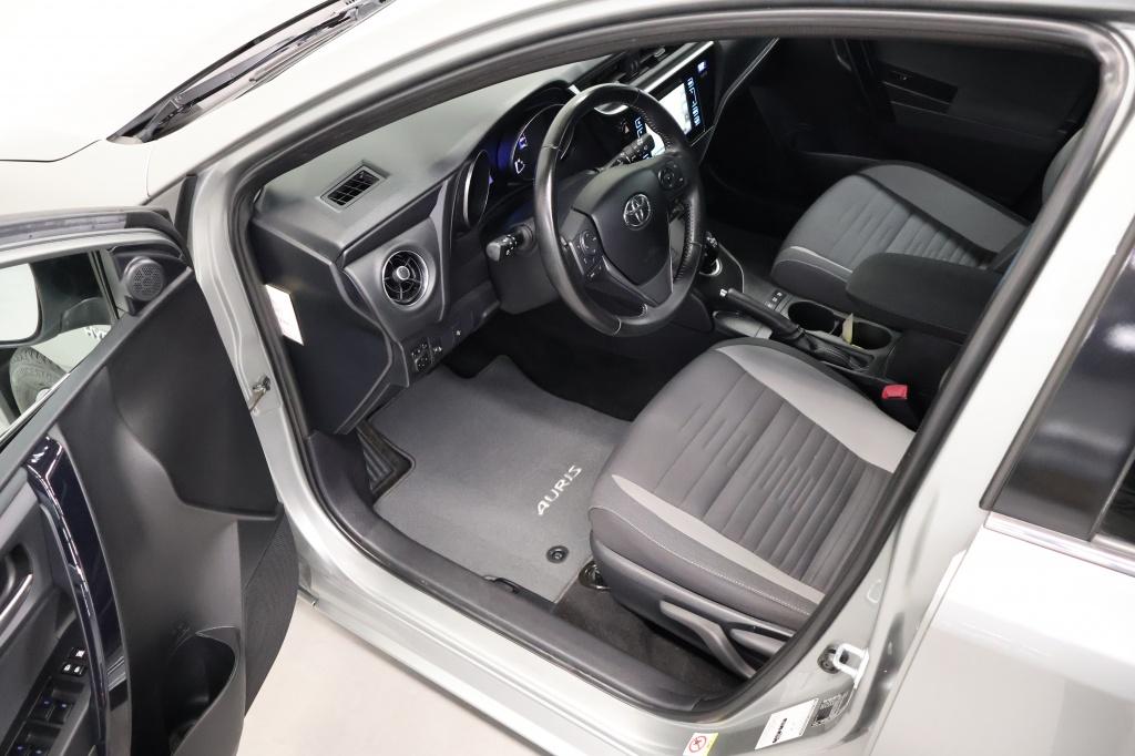 Toyota Auris touring sports 1.8 hybrid dynamic