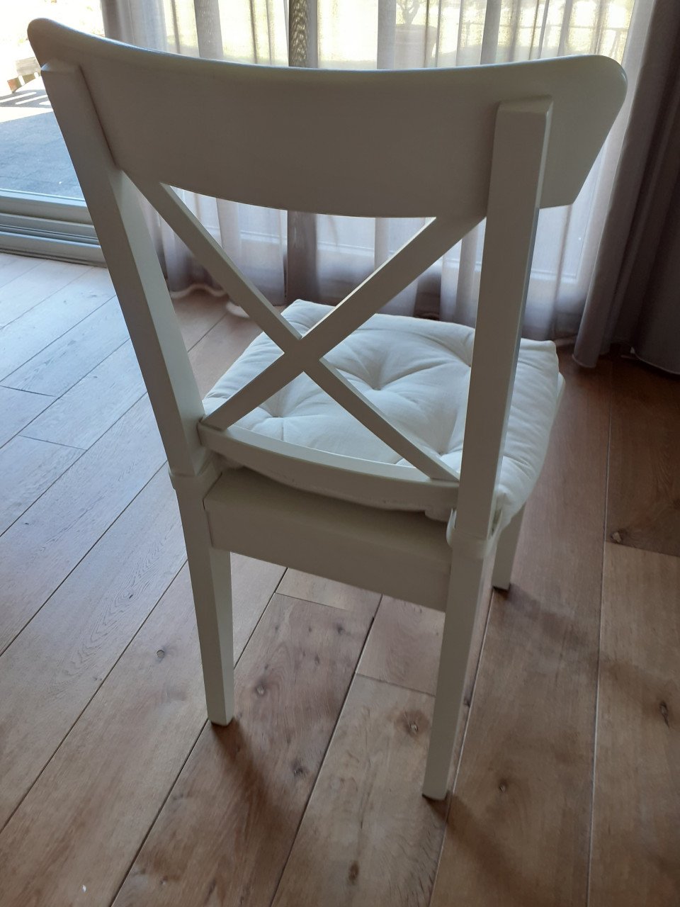 6 stuks witte Ikea Ingolf stoelen incl. zitkussen