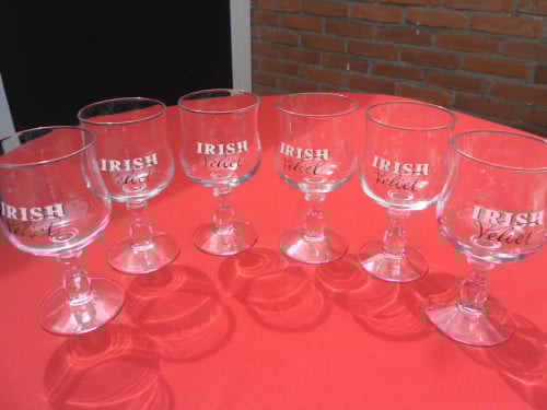 6 IRISCH VELVET GLAZEN + 3 KLEINE  WIJNGLAZEN