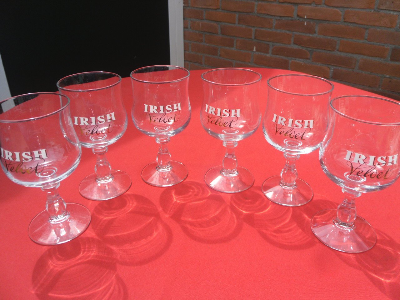6 IRISCH VELVET GLAZEN + 3 KLEINE  WIJNGLAZEN