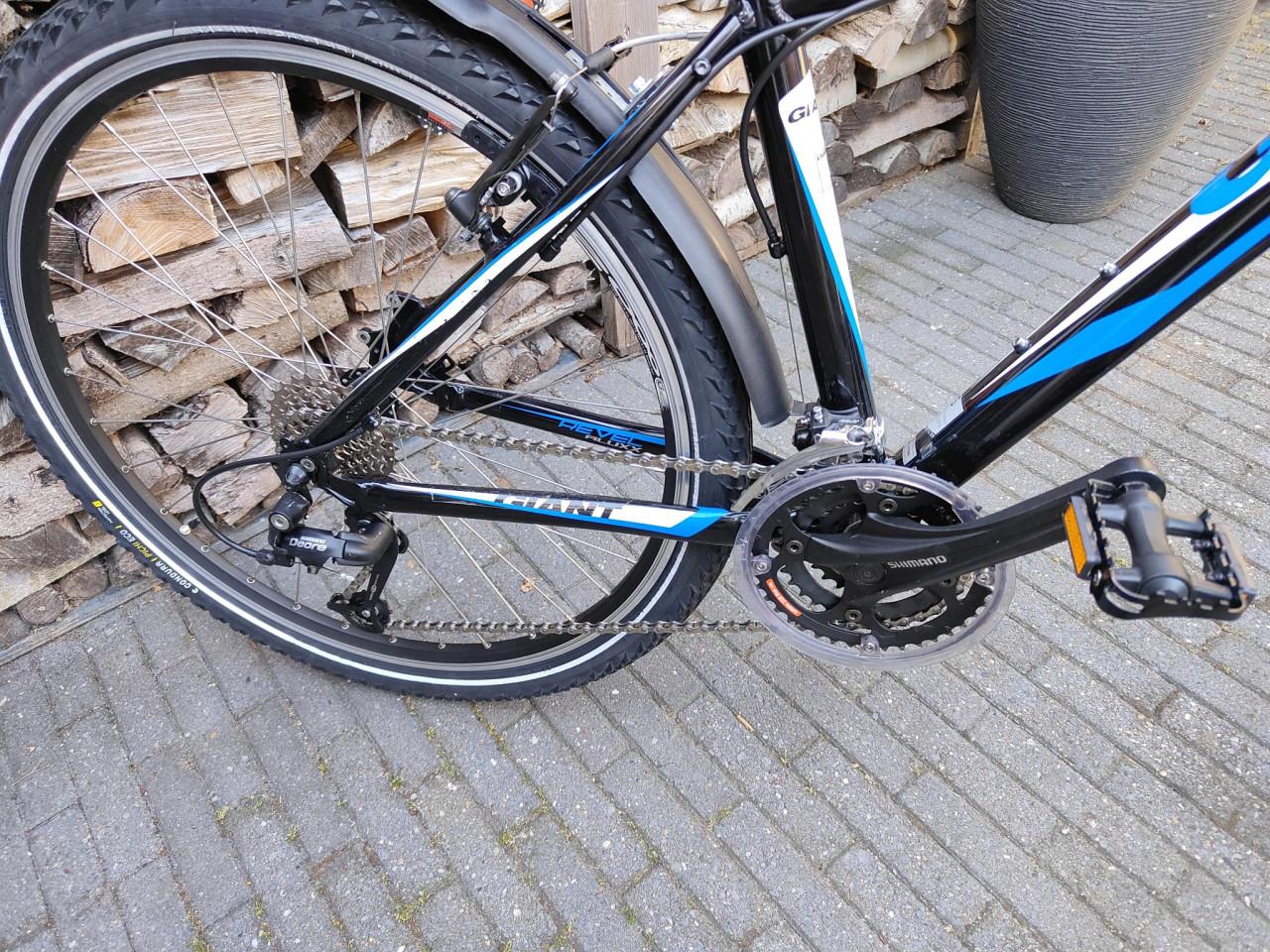Giant Revel 26 inch mountainbike framemaat S 40 cm deore